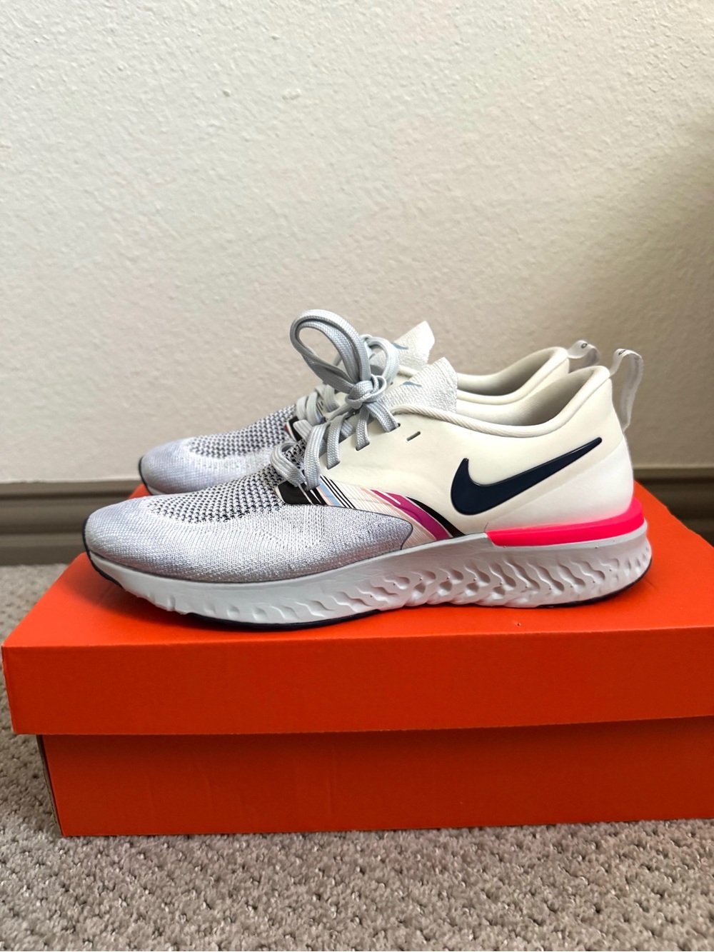 Nike Odyssey React 2 Flyknit
White Blue Void Hyper Pink (Women's)